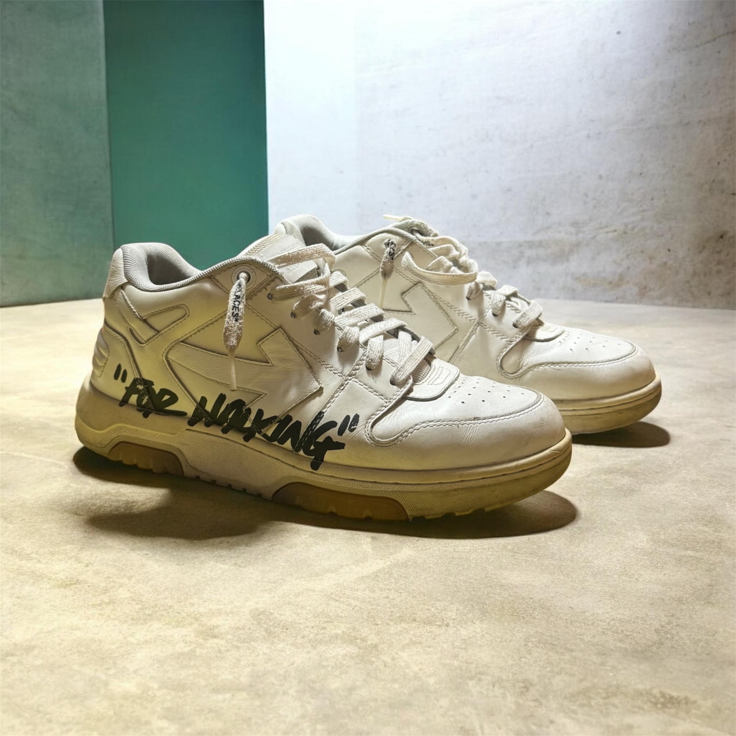Off-White Out Of Office "For Walking" — Vintage di Boutique_Outlet